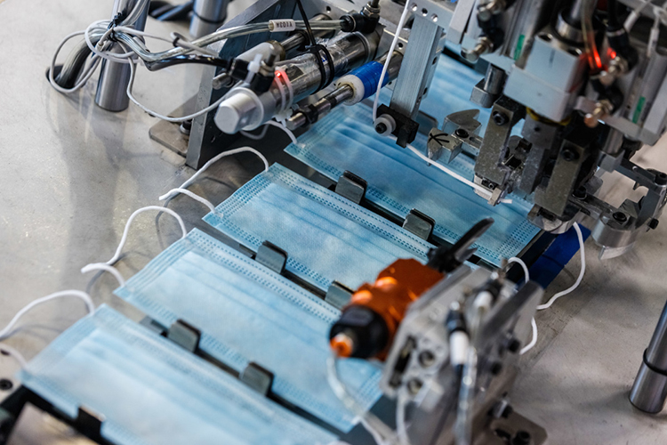 «Таттехмедфарм» централизованно поставляет медпрепараты и оборудование республиканским больницам и поликлиникам. За октябрь – декабрь 2025 года с ним было подписано 750 договоров на 11,9 млрд рублей