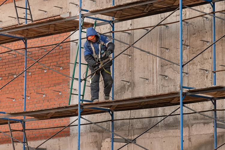 Еще в 2022-м «Стройсервис» за весь год смог законтрактоваться на 2 млн рублей, за 2023-й сумма контрактов уже превысила 4,5 млрд рублей, в 2024-м чуть меньше &mdash; 3,6 млрд рублей