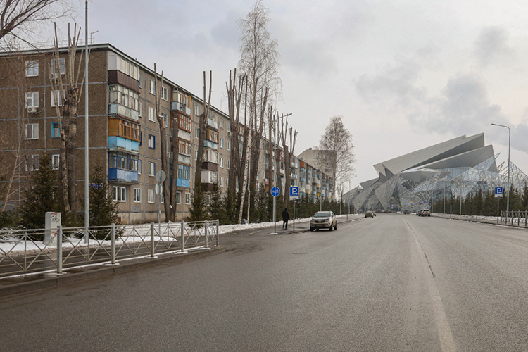 «Смотрящие» на новый театр им. Камала хрущевки дождались своего «омоложения»