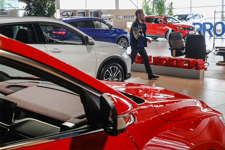 Рынок КНР переживает тяжелые времена: ценовые войны, запредельно низкая маржинальность и колоссальная недозагрузка мощностей. Поскольку Китай стал основным торговым партнером России, эти внутренние проблемы напрямую влияют на стоимость и предложение автомобилей для российского потребителя