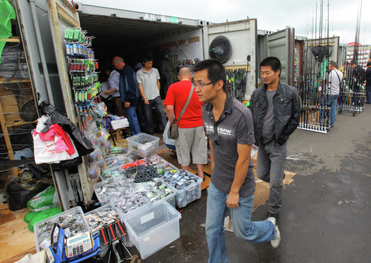 «На Дальнем Востоке в некоторых районов китайцев уже больше, чем русских. Им не надо никаких виз, они и так проникают, а граница у нас, к сожалению, выглядит абсолютно демонтированной. И это очень серьезная вещь»