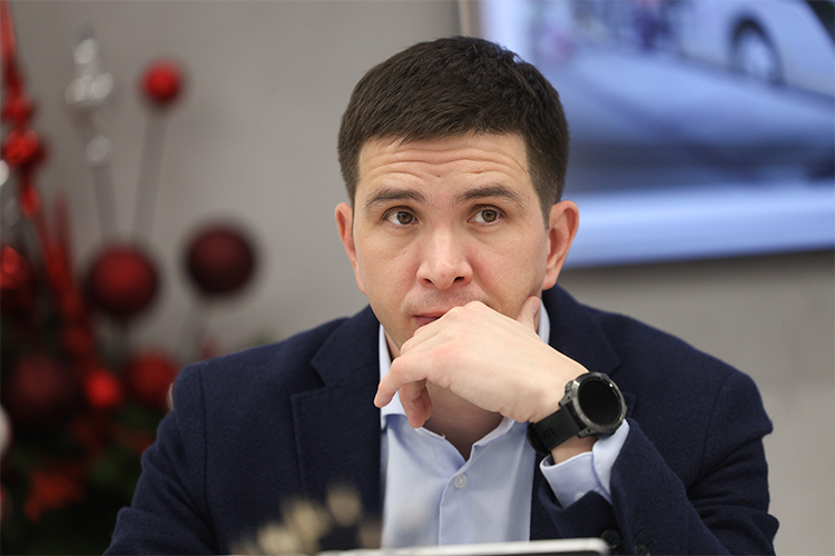 Альберт Салихов:&nbsp;«Наши главные задачи как городской власти &mdash; соблюсти синхронность и баланс строительства жилья и социальных объектов, благоустройства территории, бизнеса. В проекте участвуют опытные строители нашего города, республики и страны. Поэтому здесь есть доверие. Конечно, есть контроль города. Но главное, что мы работаем в диалоге и все стороны слышат друг друга»