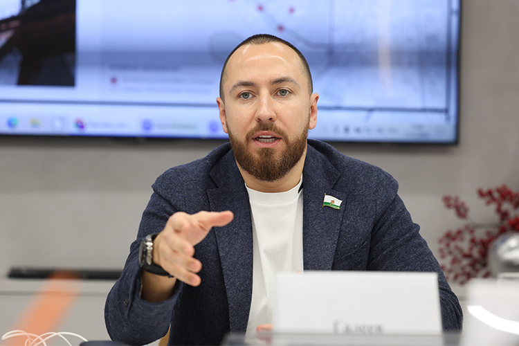 Наиль Галеев:&nbsp;«Буквально на днях присвоены имена трем улицам на Новой Портовой. Две их них назвали в честь татарского богослова, религиозного деятеля, мыслителя и просветителя Габденнасыра Курсави и Аскара Шейх-Али &mdash; конструктора, создавшего первую в России пишущую машинку для татарского письма на основе арабской графики, которую назвали «Яналиф»