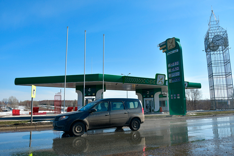 Если у ТАИФ-НК АЗС самые крупные договоры заключены с ХОЗУ при кабинете министров РТ, то у АЗС «Татнефти» &mdash; с ГБУ «БДД»