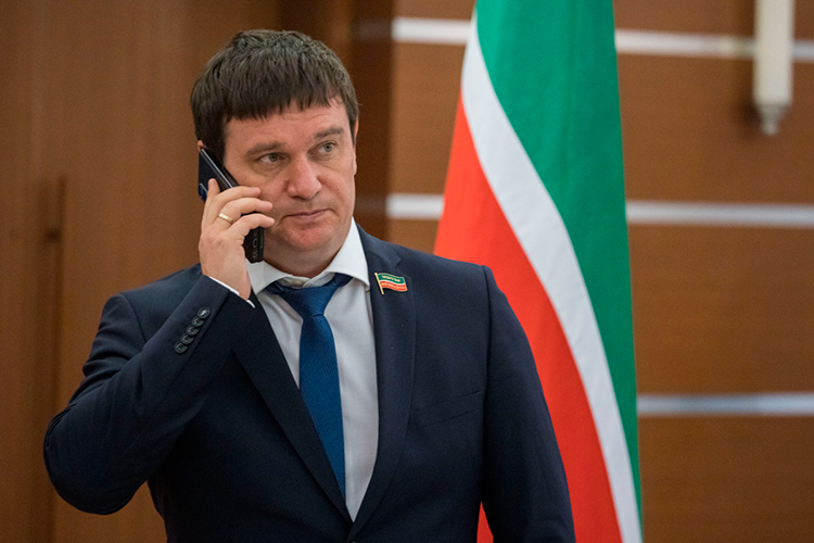 После того как Нияз Аитов стал депутатом, заказы у его компании только растут