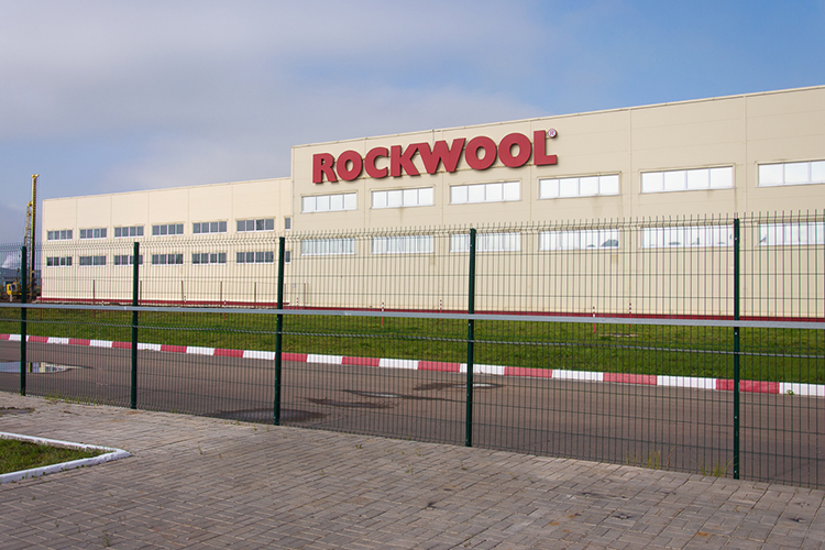 Датский холдинг Rockwool производит минеральную вату, в России у него работают четыре завода &mdash; в Московской, Ленинградской, Челябинской областях, а также в Татарстане