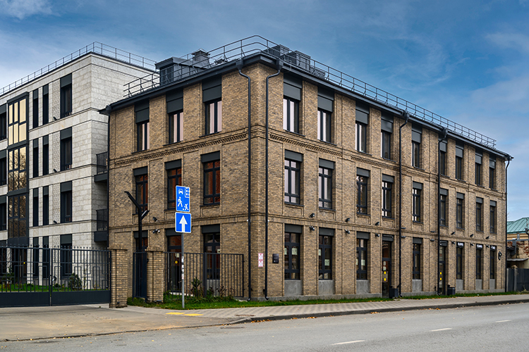 В 2025-м также активно сдавали свои объекты. Начали с ЖК Hayat на Нариманова (на фото), затем завершили «Светский» на Тази Гиззата и «Аристократ» на Хади Атласи