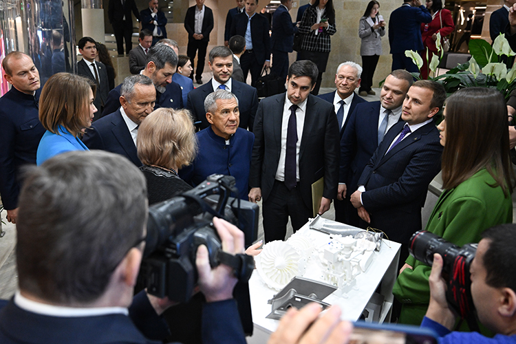 Примечательно, что Тимур Альбертович также лично присутствовал на торжественном мероприятии в честь Дня энергетика в декабре 2025 года в КРК «Пирамида», которое посетил замминистра энергетики РФ Евгений Грабчак