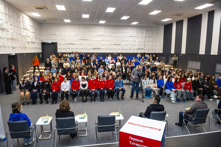 Встреча с молодежью и инициативными жителями в «Доме Первых»