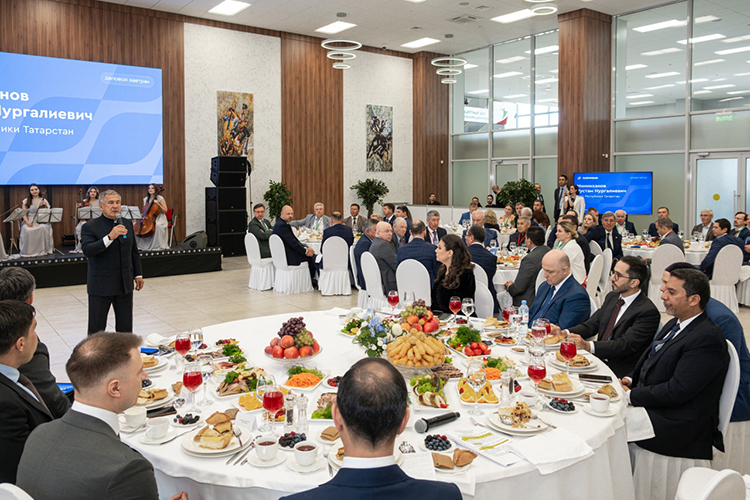 «Мы третий год подряд выступаем генеральным спонсором Татарстанского нефтегазохимического форума, проводим в его рамках деловые завтраки для партнеров»