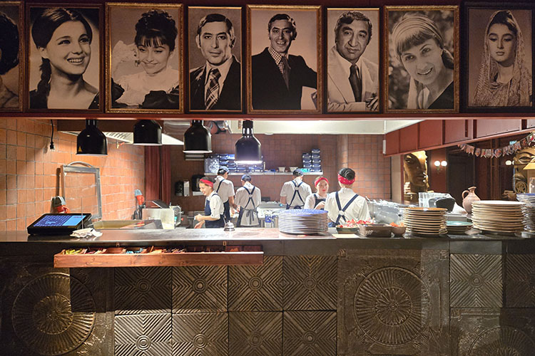 «Супра» &mdash; это сеть из семи грузинских ресторанов родом из Владивостока, запущенная в 2017 году Ильей Сухих