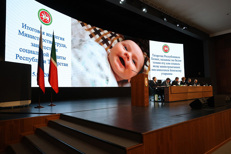 Эльмира Зарипова начала свое выступление с «семейной» статистики