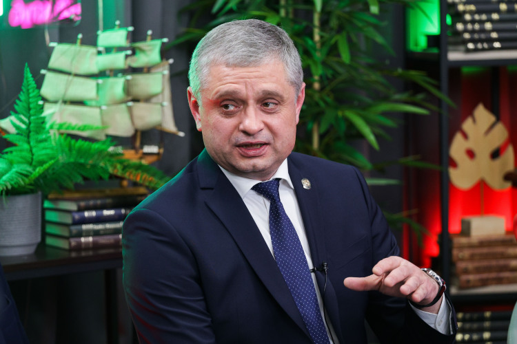 Александр Шадриков активно лоббировал тему сохранения нормального подпорного уровня Куйбышевского водохранилища. И вот теперь ему предстоит заняться этой и другой «водной» работой уже в масштабах всей страны