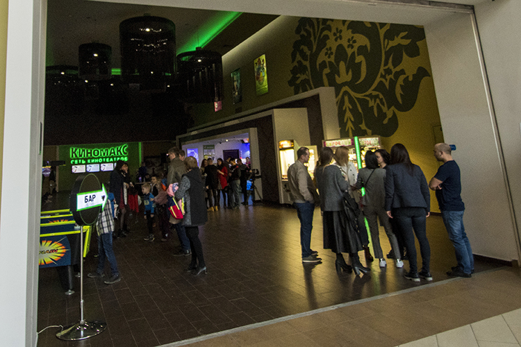 Цены на билеты растут как на дрожжах. В 2024 году один новогодний фильм обходился 386 рублей, в 2025 &mdash; 475 рублей, в 2026 &mdash; 533 рубля