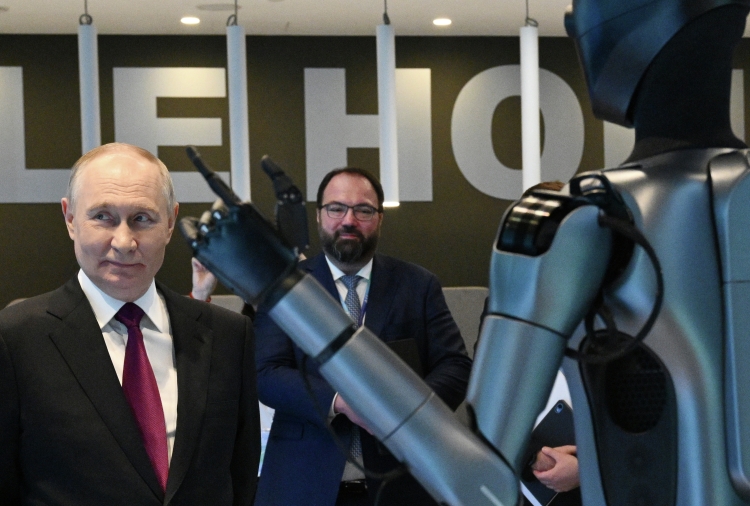 Владимир Путин утвердил 19 поручений правительству по итогам конференции «Путешествие в мир искусственного интеллекта»