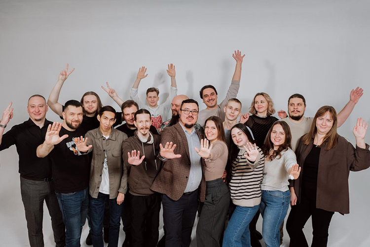 «Сейчас в компании около 30 сотрудников с зарплатой от 40 тысяч до 300 тысяч рублей. Нам нельзя делать зарплаты маленькими, как аккредитованная IT-компания, мы должны иметь высокий средний заработок»