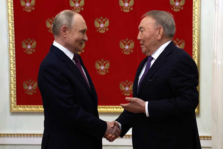 Важный аспект интервью &mdash; реакция Токаева на регулярные встречи экс-президента Нурсултана Назарбаева с президентом России Владимиром Путиным