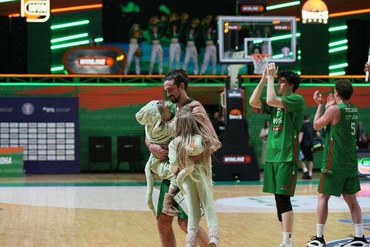 Алексей Швед со своими дочками