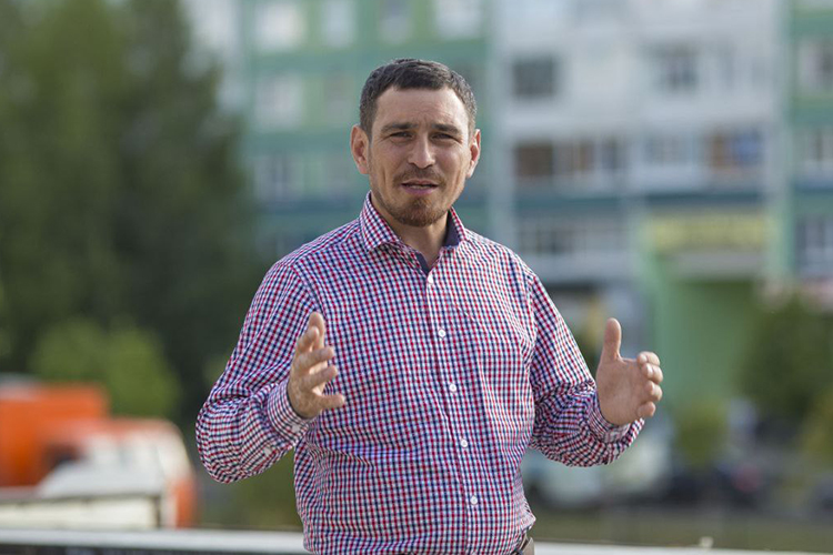 Ленар Мифтахов: «Архиву нужно просто взять с меня деньги и передать документ. Для этого необходимо выставить квитанцию и ждать моей оплаты. Прошло уже больше месяца, а квитанцию архив так и не выставил»