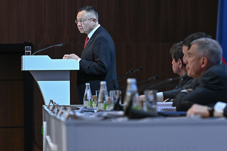 Ирек Файзуллин отметил, что в целом вклад стройкомплекса и смежных предприятий в валовой внутренний продукт России &mdash; 22 трлн рублей, или 13%