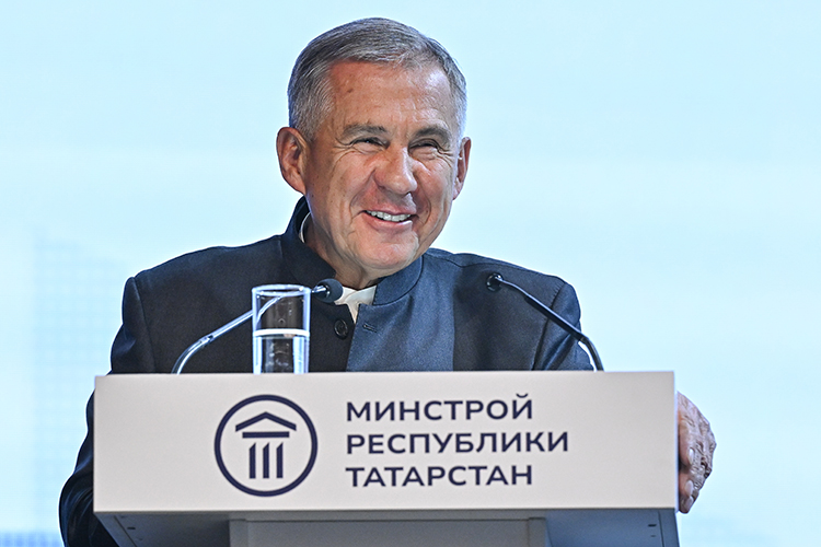 «Каждый глава пытается какой-то памятник построить. Но не надо заниматься приписками к объектам вроде садика, школы! Все это стоит больших денег. И, если это не востребовано, это нас очень беспокоит», &mdash; высказался раис