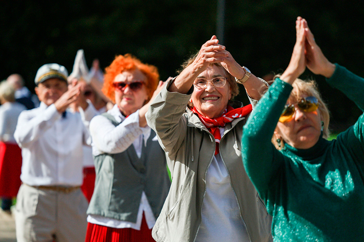 «Нам нужно прорываться к совершенно новым рубежам активной и здоровой жизни человека. Ориентировочный предел &mdash; где-то за рамками 100 лет»