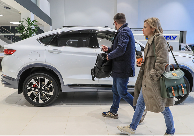 Китайские автомобильные бренды резко сократили число шоурумов в РФ в условиях низких продаж и роста расходов