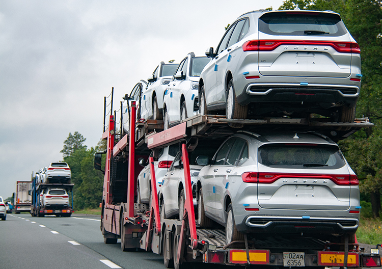 Рынок новых автомобилей окажется под давлением &mdash; это курс рубля, ставка ЦБ, НДС, утильсбор и стабилизация складов