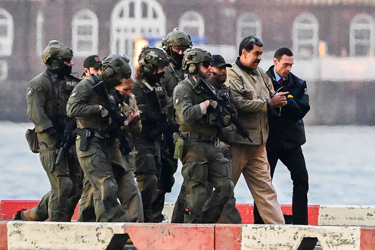 «Следует рассуждать не о том, насколько этот процесс объективен или же тенденциозен, а о том, что все мы требуем немедленного прекращения этого международного произвола и возвращения Николаса Мадуро в свою страну на пост президента, который он не оставлял и который сохраняется за ним согласно закону»