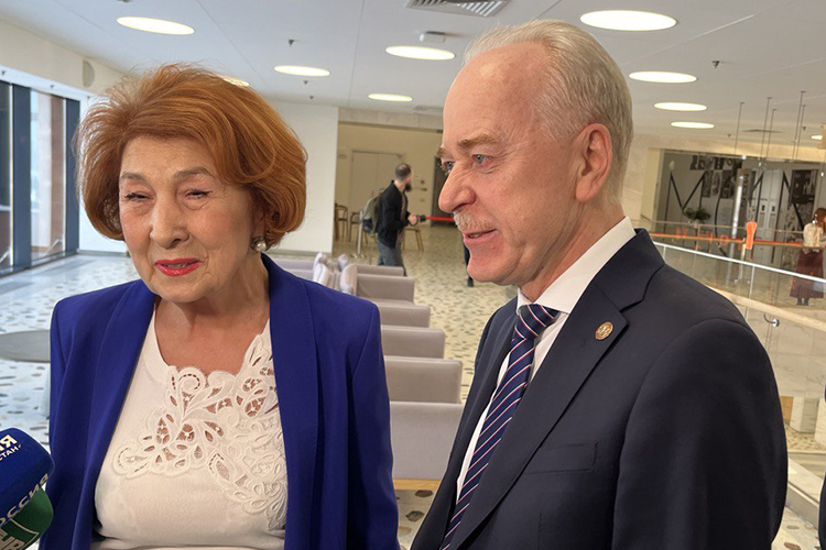 «Александр Михайлович &mdash; один из архитекторов палаты, можно сказать, на региональном уровне. Мы с ним давно и много работаем вместе на разных уровнях»