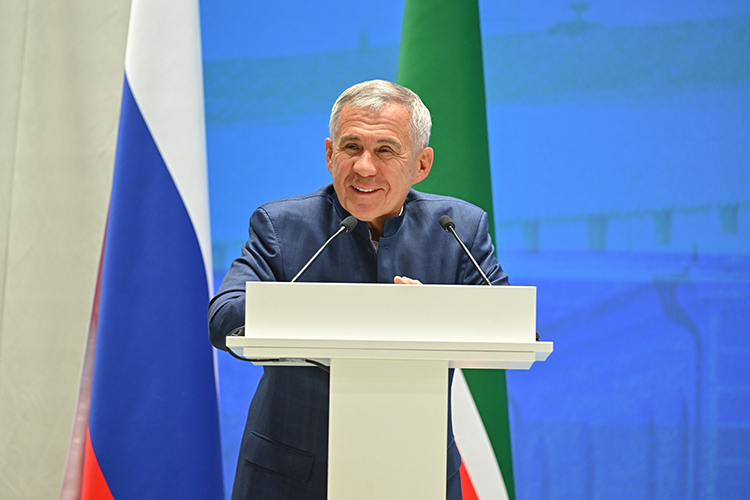 Рустам Минниханов: «Это наша общая работа. Вы должны подносить снаряды &mdash; подсказывать, в какую сторону двигаться, где и какие у нас недоработки»