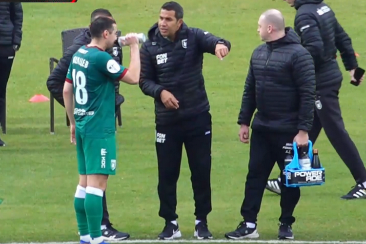 Новый ассистент Бусаиди даёт установки Апшацеву