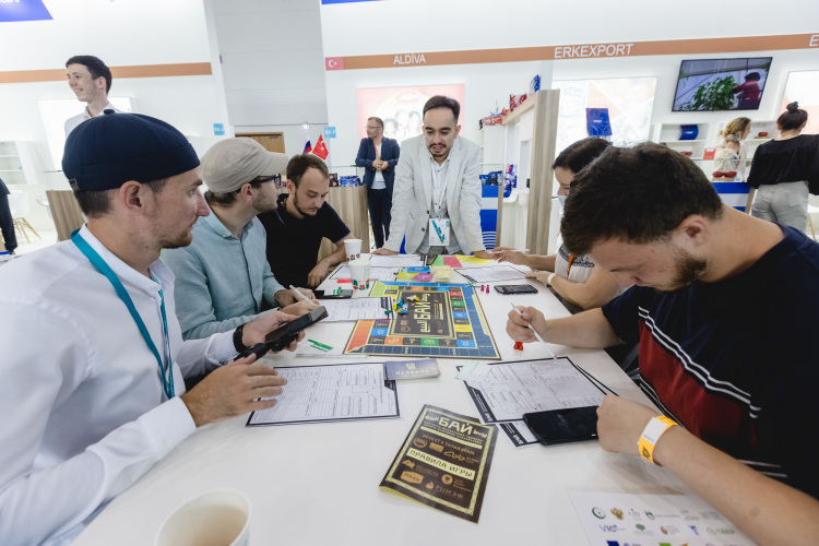 «Российский инвестор покупает доходность. Сколько бы в Казани ни проводилось мероприятий, усредненный казанский инвестор &mdash; татарин, мусульманин &mdash; покупает доходность»