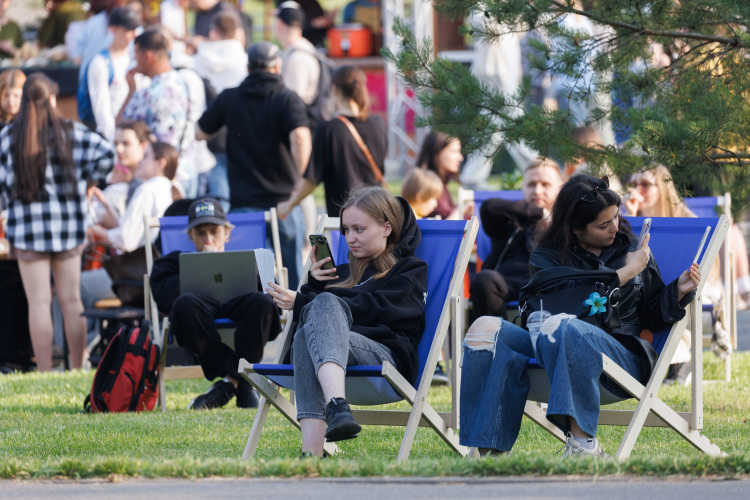 Сейчас в городе живут порядка 5 тыс. человек, а с учетом маятниковой миграции их количество доходит до 7,8 тысячи