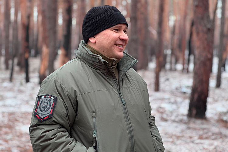 «Когда узнали, что я звание Героя получил, конечно же, многие друзья, товарищи, одноклассники звонили, узнавали, как дела, переживали. Чаще начали спрашивать, чем помочь»