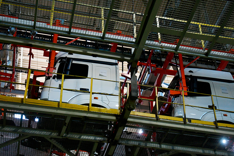 2-е место по количеству выбросов в воздух занимают Набережные Челны &mdash; 37,3 тыс. тонн. Основной загрязнитель &mdash; ПАО «КАМАЗ»