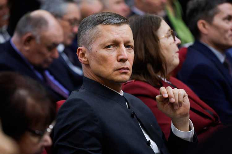 Министр экологии республики Азат Зиганшин планировал приехать с первым визитом после назначения и познакомиться с работой основных промпредприятий, но совещание отменили в последний момент