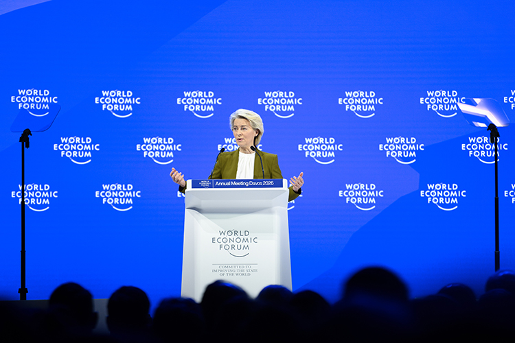 Урсула фон дер Ляйен, председатель Еврокомиссии, в специальном обращении подчеркнула: последние геополитические шоки вынуждают ЕС быстрее строить самостоятельную Европу