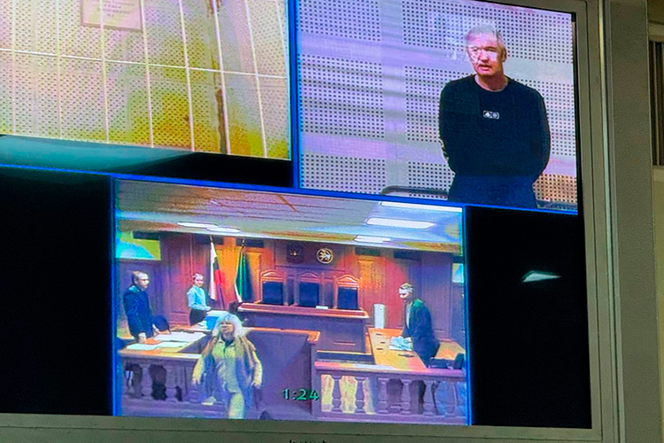 Миннуллина отчитала мужа за молчание: «Почему ты не сказал, что ты никакие преступления не совершал?! Какие тяжкие преступления ты совершил?! Почему ты судье ничего не сказал?»