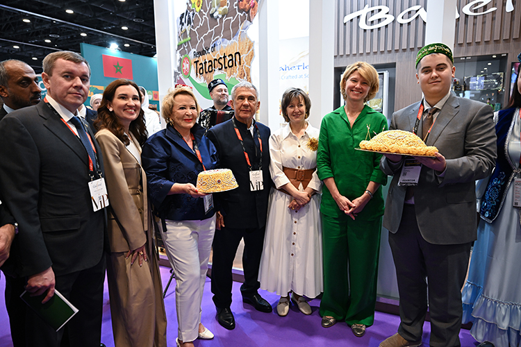  Муслима Латыпова предложила Оксане Лут угоститься чак-чаком собственного производства 