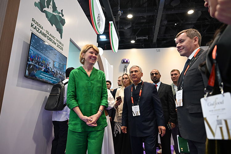  У стенда Татарстана уже стоял министр сельского хозяйства РТ Марат Зяббаров 