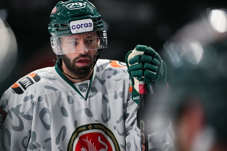 Тодд рвется на лед, Яшкин уходит с тренировки последним и хочет играть, а у Лямкина – новая маска