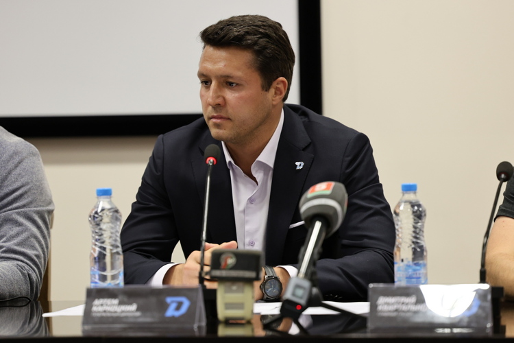 В прошлом сезоне у Квартальнова-младшего произошел конфликт с гендиректором минчан Артемом Каркоцким: сообщалось, что Никита кидался на функционера, а когда приехала милиция, и с ней он вел себя некорректно