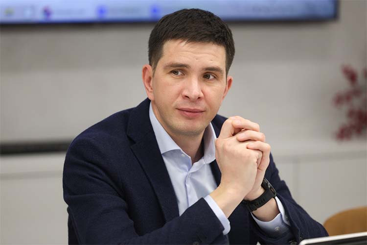 Альберт Салихов: «Важная часть работы уже сейчас &mdash; это постоянный диалог с собственниками зданий и владельцами бизнесов на этой территории. И многие, увидев потенциал «Новой Портовой», готовы переосмысливать внешний облик своих объектов и обновлять концепции бизнеса согласно общему плану развития этой территории»