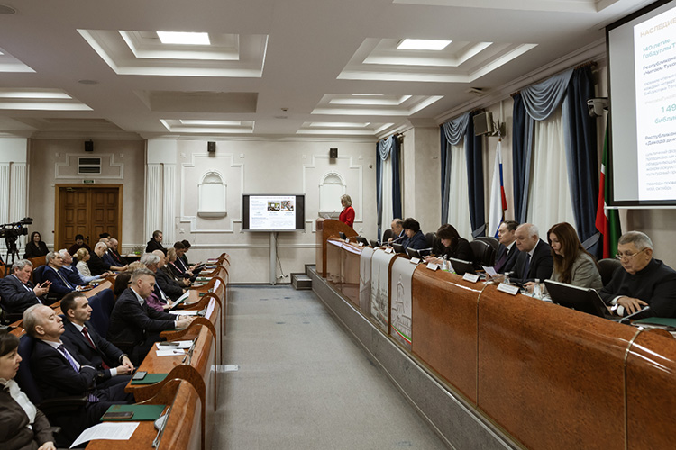 «Сегодня идет поистине война добра со злом», &mdash; заявила, в частности, Ирада Аюпова, говоря о борьбе с чуждой идеологией и сохранении национальной идентичности