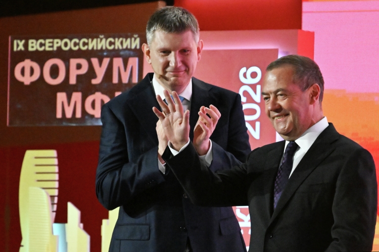 Дмитрий Медведев: «Поборы были везде, за любую справку! Это совсем недавно…»