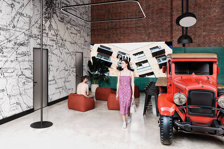 «Отлично сюда вписывается некое приглашающее пространство, где могли бы проводить время дети и подростки. В городе таких мест, где ребенок может быть уверен, что его не выгонят из-за того, что он слишком шумный или активный, совсем не найти»