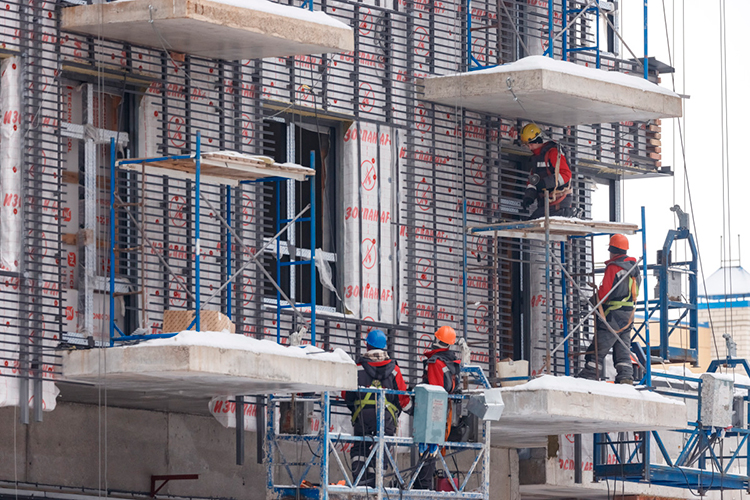 Если говорить про «витринные» цены &mdash; то, безусловно, есть небольшой рост. Идет удорожание себестоимости строительства, усложнение логистических цепочек, рост зарплат строителей, отмечает Андрей Савельев