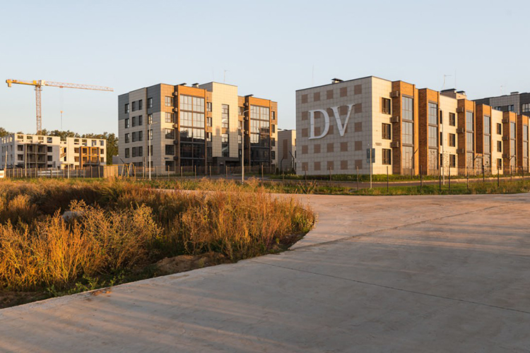 «Застройщиком построена и введена в эксплуатацию бетонная дорога длиной 1,3 километра с освещением, которая ведет к жилому комплексу»