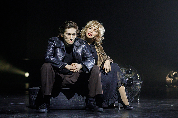 Хадича, сослуживица Ильяса, показана какой-то распутной хищницей